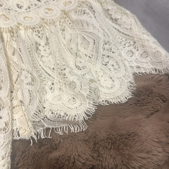 Rain Women's Size large Half Sleeve Embroidered Top Ivory STYLE: OR5880 - Picture 6 of 10